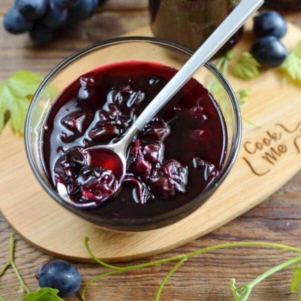 Black grape jam bowl wooden plate