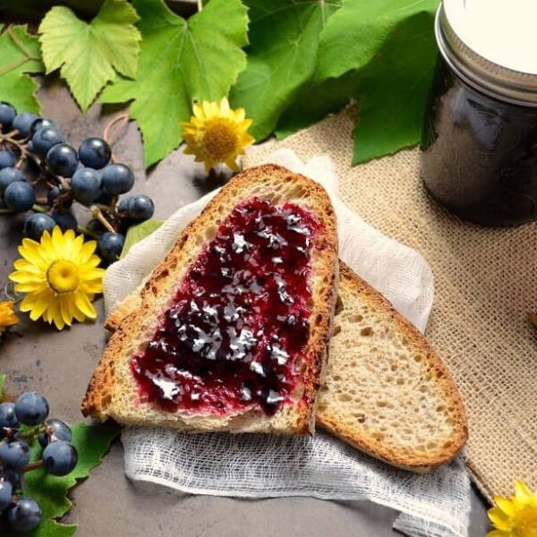 Black grape jam bread